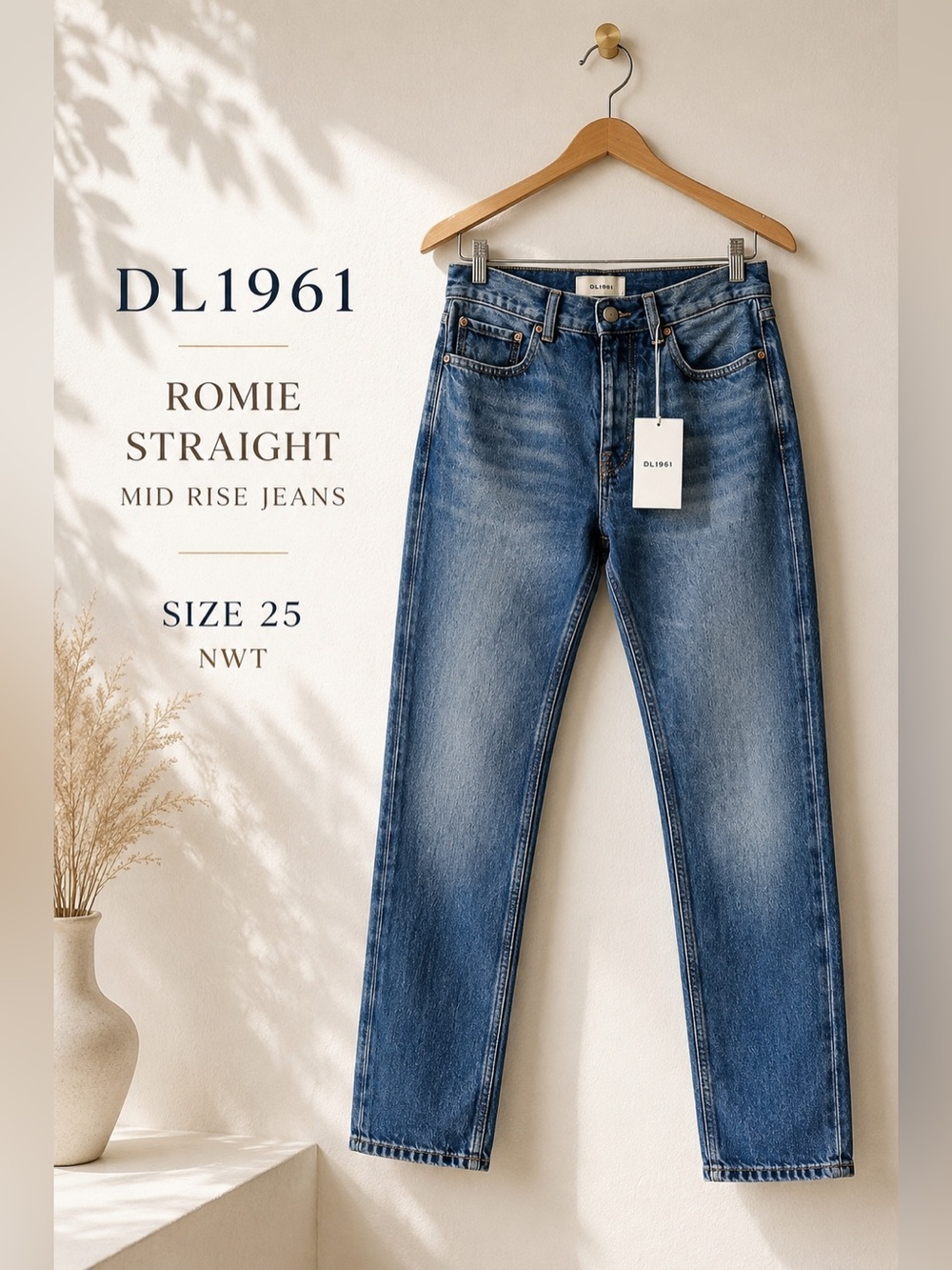 DL1961 Romie Straight Mid Rise Jeans Size 25 Medium Wash